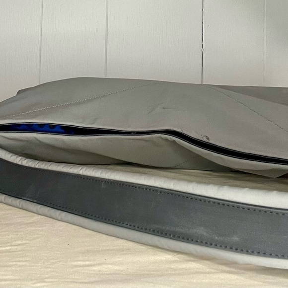 Salvatore Ferragamo Sport Shoulder Bag - Picture 4 of 9